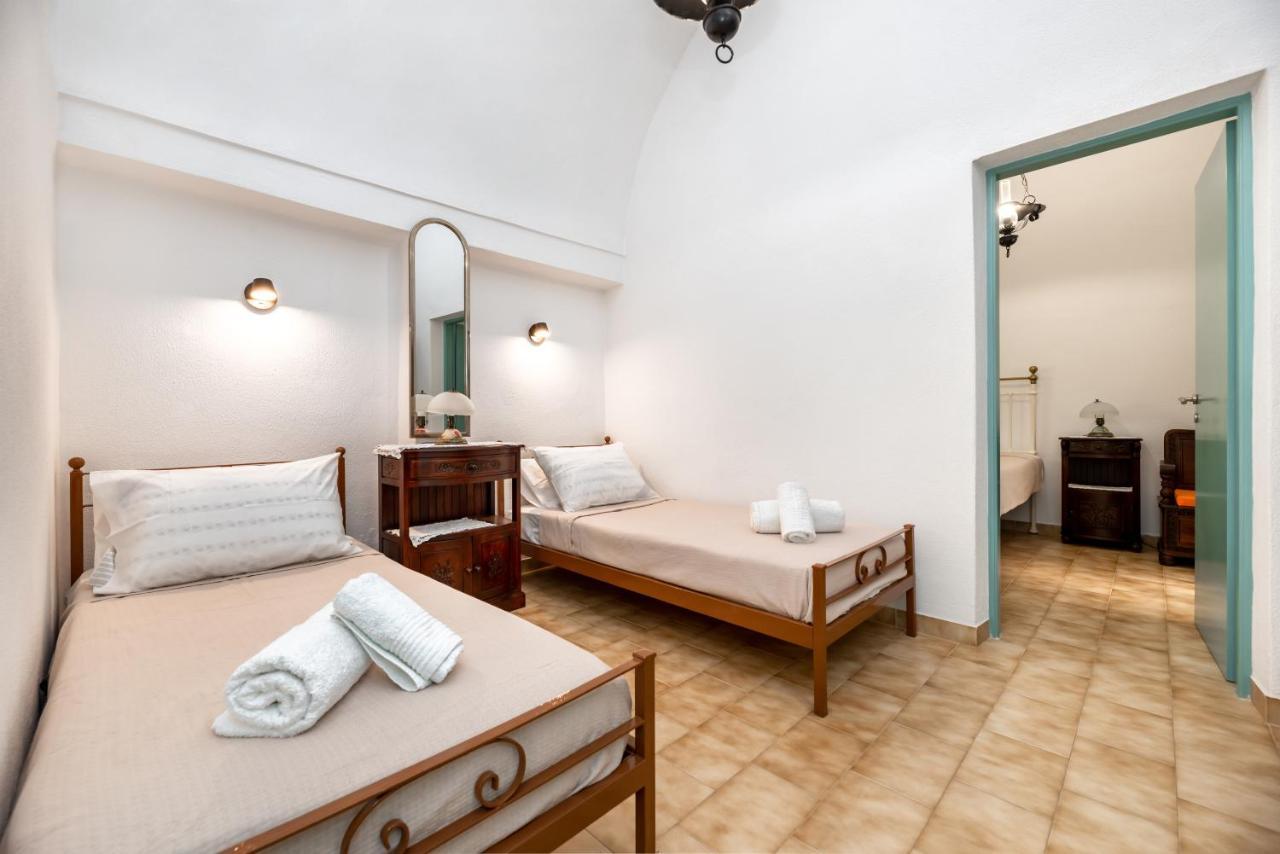 Authentic Santorinian Home Experience Fira  Esterno foto