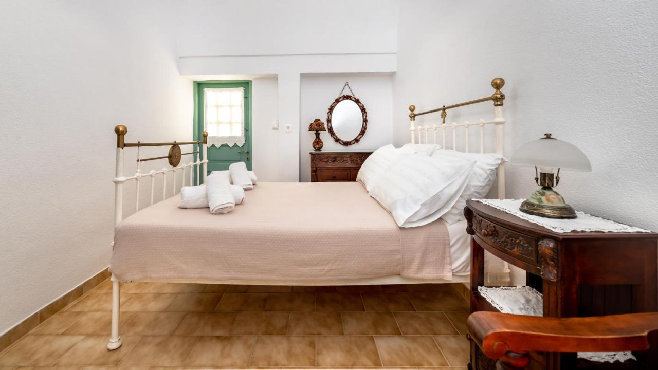 Authentic Santorinian Home Experience Fira  Esterno foto