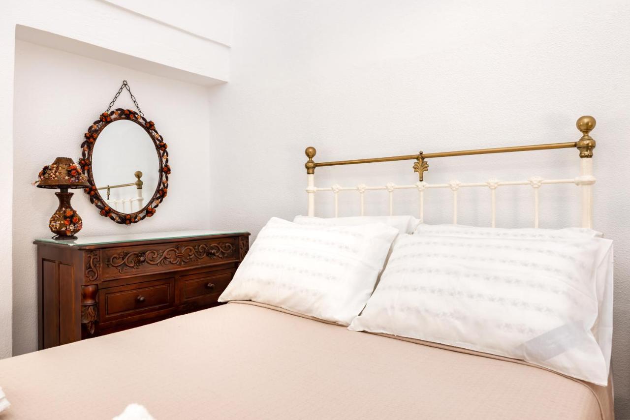 Authentic Santorinian Home Experience Fira  Esterno foto