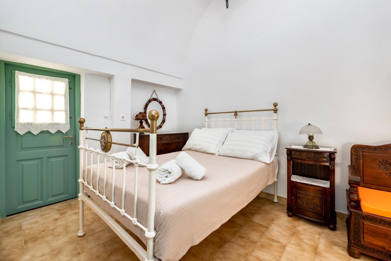 Authentic Santorinian Home Experience Fira  Esterno foto