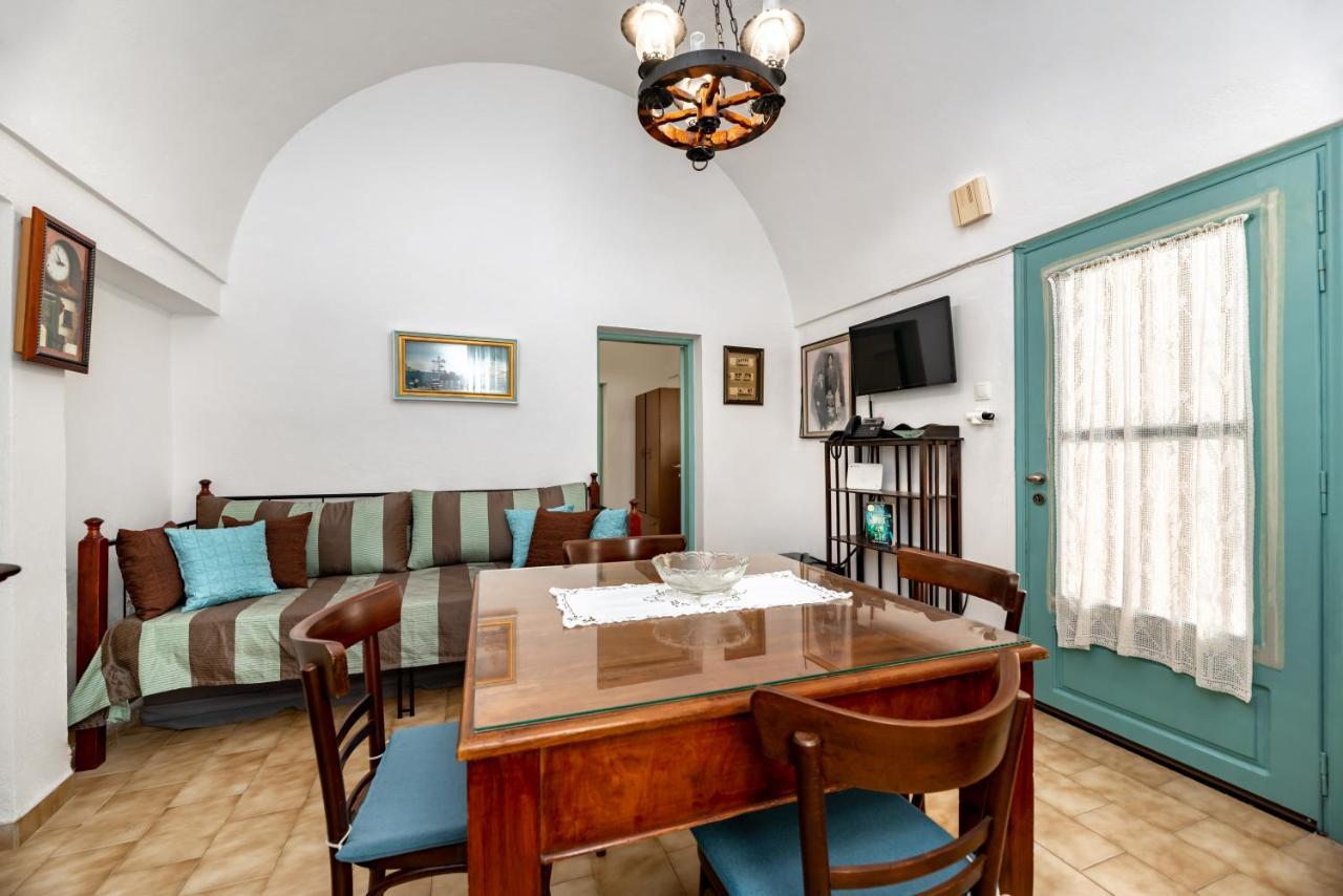 Authentic Santorinian Home Experience Fira  Esterno foto