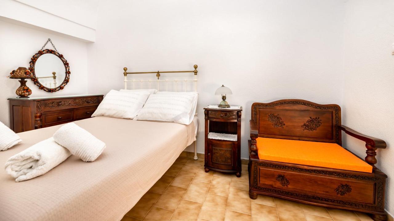 Authentic Santorinian Home Experience Fira  Esterno foto