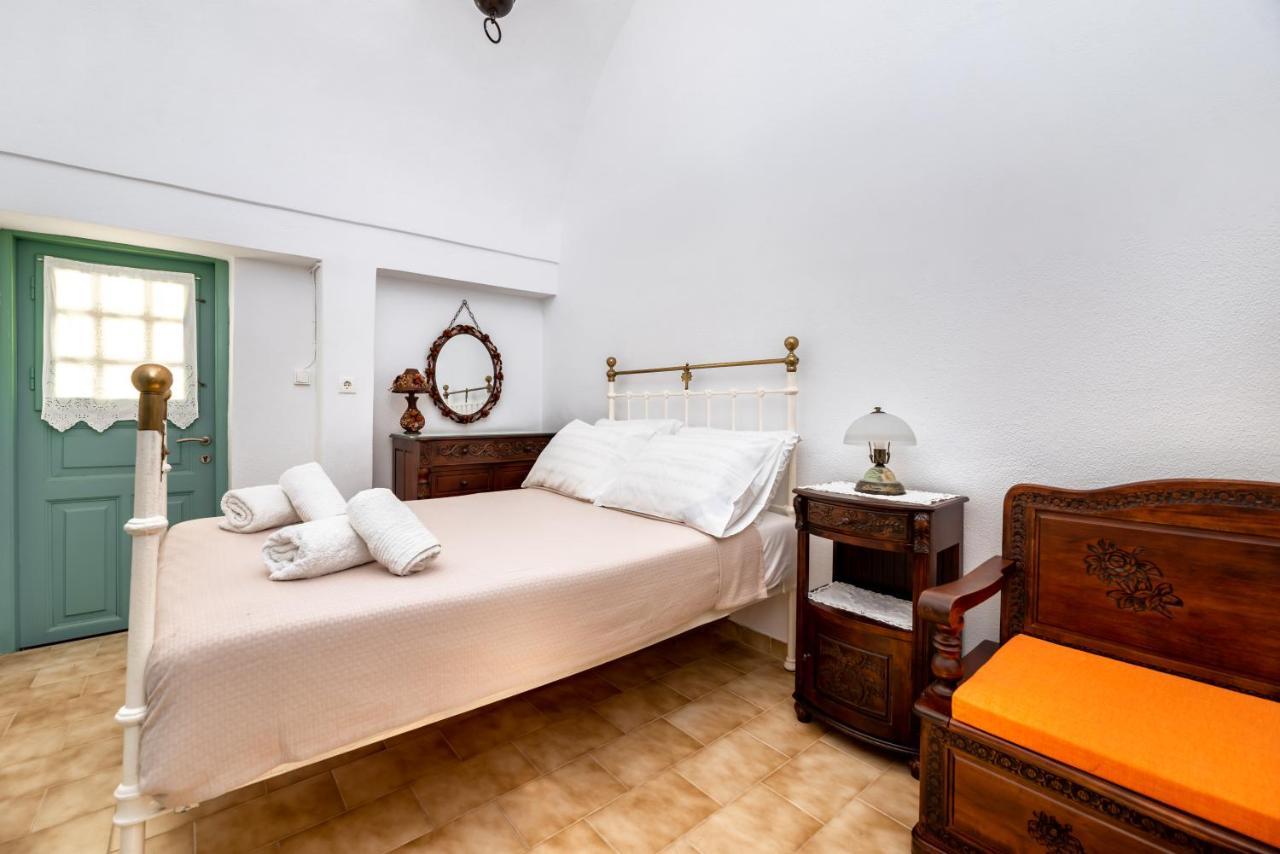 Authentic Santorinian Home Experience Fira  Esterno foto