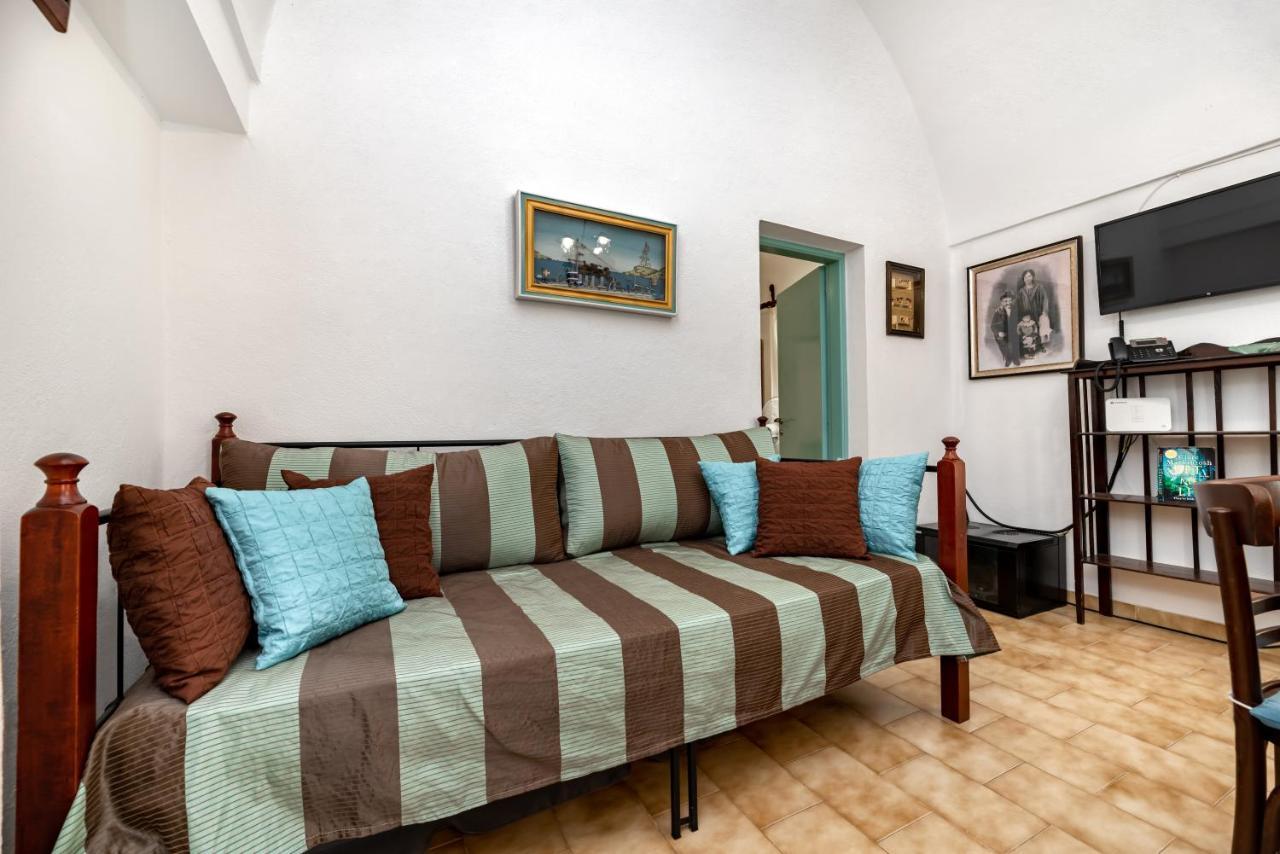 Authentic Santorinian Home Experience Fira  Esterno foto