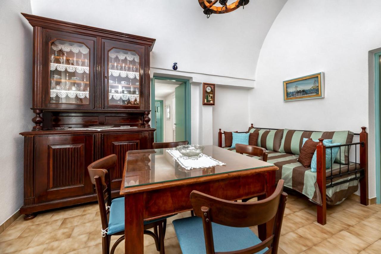 Authentic Santorinian Home Experience Fira  Esterno foto